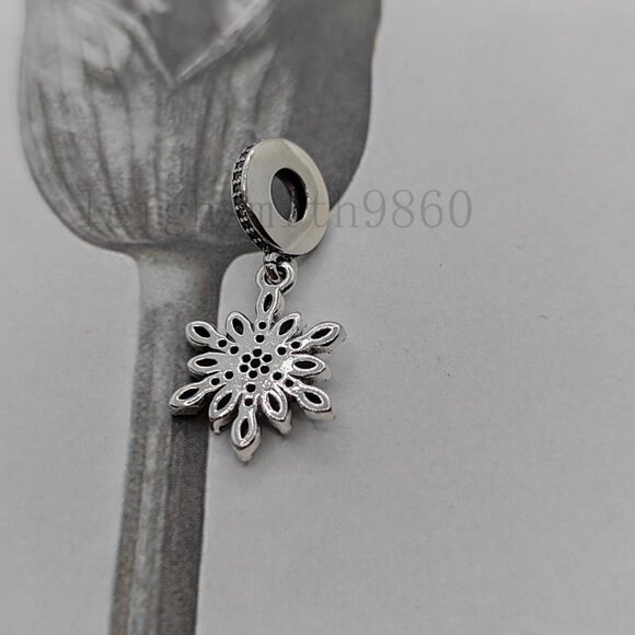 Pandora Shimmering Snowflake Dangle Charm - Picture 3 of 5